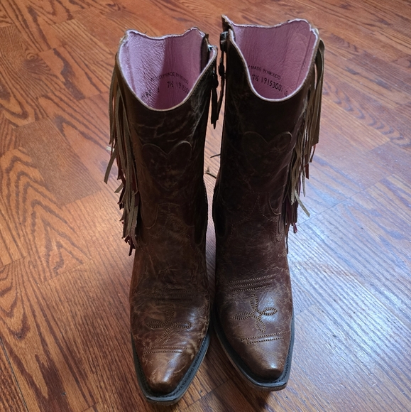 Stylish Brown Leather Ankle Boots with Fringe - Picture 1 of 4